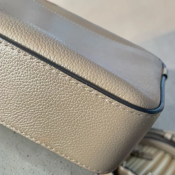 Henri Bendel Pebbled Leather Camera Crossbody Bag Beige Neutral Gold Hardware - Picture 9 of 12